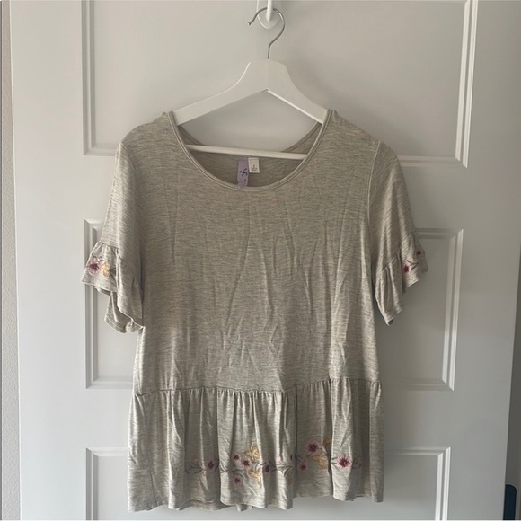 Francesca's Size Small Grey Floral Embroidered Peplum Babydoll Bohemian Style To - Picture 7 of 7